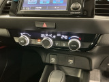 オートエアコンがついていますので、簡単操作で快適に過ごせます。希望の温度に自動調整してくれるのが便利です。