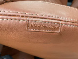 BMWを熟知したメカニックによる、360度の納車前点検。ドイツ本国と同様の教育・訓練を受けたメカニックが徹底的に点検、整備した後にお客様にお引渡しします。