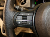 【ステアリングリモコン】ステアリングにオーディオ調節可能なスイッチが装備されていますので運転中でも視線をそらさずにオーディオの調節が可能です!
