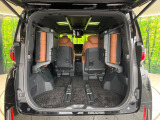 普段のお買い物や通勤、送迎等に十分な荷室スペースを確保しております。セカンドシートを倒すと、大きな荷物の積載も可能です♪