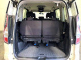 普段のお買い物や通勤、送迎等に十分な荷室スペースを確保しております。セカンドシートを倒すと、大きな荷物の積載も可能です♪