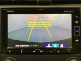 バックでの車庫入れも安心です! リアカメラが付いているバックモニター付のナビを装備しております。操作線もついており距離感も画面から確認できます。