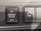 【パワースライドドア】スマートキーや運転席のスイッチでスライドドアの開閉が可能♪電動だから力を入れてドアを開ける必要が無く、小さいお子様でも、重い荷物を持っている時もラクに開け閉めできます♪