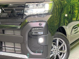 【LEDヘッドライト】悪天候や夜間走行時も良好な視界を確保し安心して運転できる高輝度LEDヘッドライトを装備!点灯速度が早く、消費電力も抑えられています。