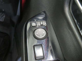 電動格納ミラー! スイッチひとつでミラーを畳めます。