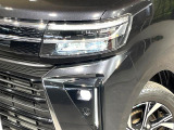 【LEDヘッドライト】悪天候や夜間走行時も良好な視界を確保し安心して運転できる高輝度LEDヘッドライトを装備!点灯速度が早く、消費電力も抑えられています。