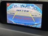 【バックカメラ】駐車時に後方がリアルタイム映像で確認できます。大型商業施設や立体駐車場での駐車時や、夜間のバック時に大活躍!