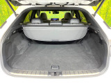 【パワーバックドア】スマートキーや運転席のボタンを押すだけでリアゲートが自動で開閉します!荷物を持っている時や、高い位置にあるバックドアを閉める際に便利な機能です♪