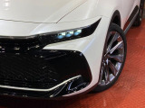 【LEDヘッドライト】悪天候や夜間走行時も良好な視界を確保し安心して運転できる高輝度LEDヘッドライトを装備!点灯速度が早く、消費電力も抑えられています。