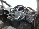 見通しのよいすっきりとした視界で、誰でも運転しやすいです。運転のしやすさは疲れにくさにも繋がりますよ♪