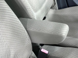 【アームレスト】運転中の身体の負担を軽減してくれるアームレストを装備♪