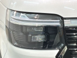 LEDヘッドライトは、点灯の瞬間から最大光量を発揮し、突然暗くなるトンネルなどでの安定感を高めます。