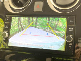 【バックカメラ】駐車時に後方がリアルタイム映像で確認できます。大型商業施設や立体駐車場での駐車時や、夜間のバック時に大活躍!運転スキルに関わらず、今や必須となった装備のひとつです!