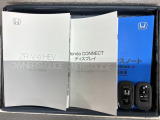 スマートキーは鍵をバッグに入れたままでもドアロックの開閉やエンジンのON・OFFができます。夜間や雨の日も鍵を探さなくて良いので便利です。
