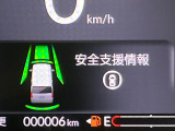 【ホンダセンシング】走行中に前方の車両等を認識し、衝突しそうな時は警報とブレーキで衝突回避と被害軽減をアシスト。より安全にドライブをお楽しみいただけます。