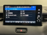 HondaCONNECT対応の便利なナビディスプレー。お持ちのスマートフォンと連携して、ナビやBluetoothでの音楽再生が可能です。デザインはもちろん、操作性も良好です。