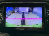 バックモニターで、後方を確認しながら安心して駐車することができます。※カメラが映し出す範囲は限られています。必ず車両周辺の安全を直接確認してください。