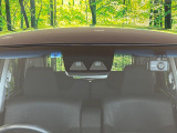 【スマートアシスト】走行中に前方の車両等を認識し、衝突しそうな時は警報とブレーキで衝突回避と被害軽減をアシスト。より安全にドライブをお楽しみいただけます。