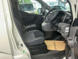 運転席まわりです。実際に座ってみて、乗り心地を体験してみてください。