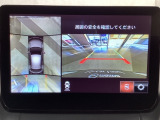 狭い場所での駐車やすれ違いなどでより的確な運転操作に役立つ360&deg;ビューモニターが装備されています。
