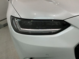 LEDヘッドライトは、点灯の瞬間から最大光量を発揮し、突然暗くなるトンネルなどでの安定感を高めます。
