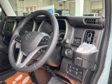 運転席ハンドル廻りです