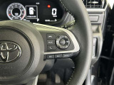 前方の車との車間を設定し、スピードを上げたり緩めたりを自動で行ってくれる追尾式の「レーダークルーズ」。上級装備の一つです!高級車にしかつかない嬉しい機能です。