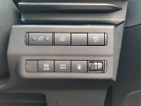 信号待ちなどでブレーキから足を離しても停車を維持してくれるオートブレーキホールド