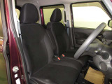 ドライバー目線で、使いやすく安全操作性と良好な視界を実現した運転席です。