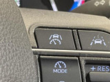 【レーダークルーズコントロール】アクセルを踏まなくても、設定した速度で走行できます!先行車との車間距離を適切に維持する追従走行の機能も有しています。機能には限界があるためご注意ください。