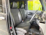 運転席シート廻りは使用感も少なく、良好な状態となっています。前オーナー様が丁寧に使っていたことがよくわかりますね。