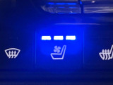 【シートヒーター&ベンチレーション】夏場は涼しい風でお尻や背中の熱やムレを防ぎ、冬はエアコンよりも早く温まってポカポカに!季節を問わず快適に過ごせます。
