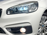 ●LEDヘッドライト:夜間走行時も良好な視界を確保し安心して運転できる高輝度LEDヘッドライトを装備!点灯速度が早く、消費電力も抑えられています。