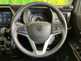 【純正革巻きステアリング】上質な革を使用することで、手にしっかり馴染みとても運転しやすいハンドルです♪