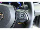 【レーダークルーズコントロール】アクセルペダルを踏まなくても、車間制御モードでは、先行車の車速変化に合わせた追従走行を行い、自動的に加速・減速・停止をします。
