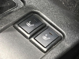 【シートヒーター】寒い日に重宝するシートヒーター!エアコンより早く温まってくれるので寒がりの人も安心ですね♪エアコンの温風は乾燥するから苦手、という方にもをおすすめです。