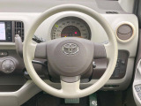 インテリアに合わせたデザインのステアリングは、運転される方のことも考え、運転しやすい形状、大きさです。是非一度、実際に触ってお確かめください。