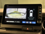 リバースギアに入れるだけで後方の表示へ切り替わります。夜間や雨の日の駐車も楽になりますよ。