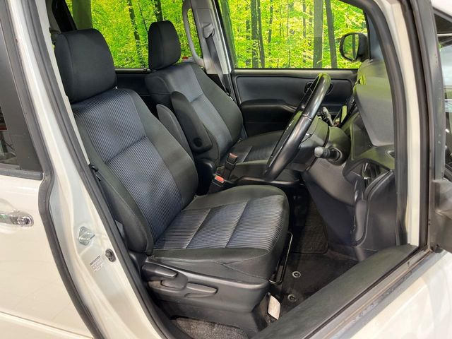 トヨタ ヴォクシー 2.0 ZS 煌 の中古車詳細 (102,770km, ホワイト