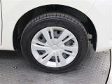タイヤサイズは165/65R14になります。溝数は約4ミリです。