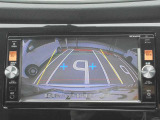 バックカメラ付きで車庫入れサポート!