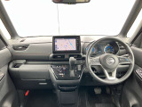 視界が広い開放的なコックピットです。どなたでも気持ち良く運転できます。