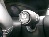 ビュースイッチを押すことで、車両に搭載された複数のカメラ映像を切り替え、ナビやモニター画面に表示することができます。