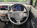 インテリアに合わせたデザインのステアリングは、運転される方のことも考え、運転しやすい形状、大きさです。是非一度、実際に触ってお確かめください。