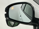 ブラインドスポットインフォメーションは走行中、斜め後ろに車両を感知すると、ドアミラー上のマークを点灯してお知らせします
