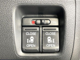 【両側パワースライドドア】スマートキーや運転席のスイッチで後席両側スライドドアの開閉が可能♪電動だから力を入れてドアを開ける必要が無く、小さなお子様でも簡単に開け閉めでき快適です♪