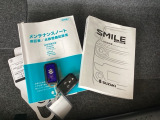 メンテナンスノート【整備記録簿】、取説も揃っています。スマートキーはバッグなどにしまったままボタン操作でエンジンの始動・停止ができて大変便利です。