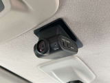 【車室内用ドラレコ】車室内カメラによる車内および車側面の撮影記録が駐車時の安心を高めるとともに、走行中の幅寄せ対策や後方撮影(リヤガラス越し)にも対応しています。