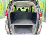 普段のお買い物や通勤、送迎等に十分な荷室スペースを確保しております。セカンドシートを倒すと、大きな荷物の積載も可能です♪