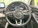 インテリアに合わせたデザインのステアリングは、運転される方のことも考え、運転しやすい形状、大きさです。是非一度、実際に触ってお確かめください。